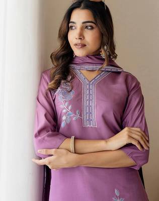 Floral Embroidered V-Neck Thread Work Straight Kurta With Trousers & Dupatta 2