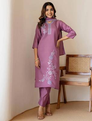 Floral Embroidered V-Neck Thread Work Straight Kurta With Trousers & Dupatta 5