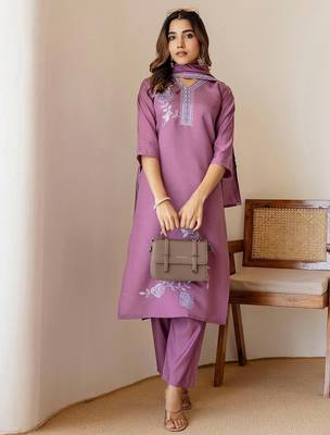 Floral Embroidered V-Neck Thread Work Straight Kurta With Trousers & Dupatta 7