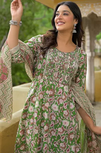 Women Floral Printed Regular Thread Work Kurta with Trousers & With Dupatta
