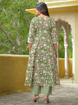 Women Floral Printed Regular Thread Work Kurta with Trousers & With Dupatta 5