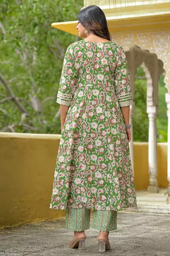Women Floral Printed Regular Thread Work Kurta with Trousers & With Dupatta
