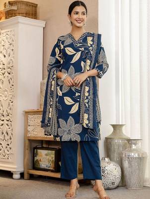 Women Floral Printed Regular Kurta with Trousers & With Dupatta 1