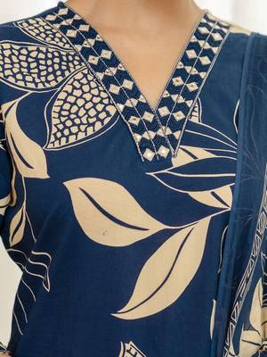 Women Floral Printed Regular Kurta with Trousers & With Dupatta 4
