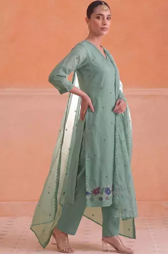 Women Ethnic Motifs Embroidered Regular Thread Work Chanderi Cotton Kurta with Trousers & With Dupatta