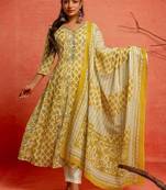 Women Floral Printed Regular Thread Work Pure Cotton Kurta with Trousers & With Dupatta