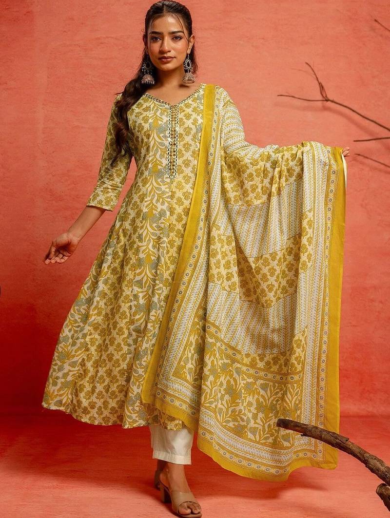 Women Floral Printed Regular Thread Work Pure Cotton Kurta with Trousers & With Dupatta