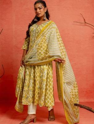 Women Floral Printed Regular Thread Work Pure Cotton Kurta with Trousers & With Dupatta 3