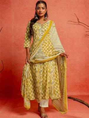 Women Floral Printed Regular Thread Work Pure Cotton Kurta with Trousers & With Dupatta 5