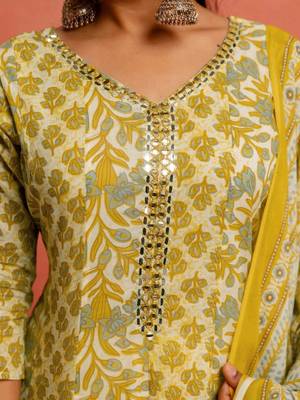 Women Floral Printed Regular Thread Work Pure Cotton Kurta with Trousers & With Dupatta 7