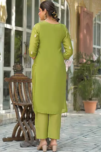 Women Ethnic Motifs Embroidered Regular Thread Work Pure Silk Kurta with Trousers & With Dupatta