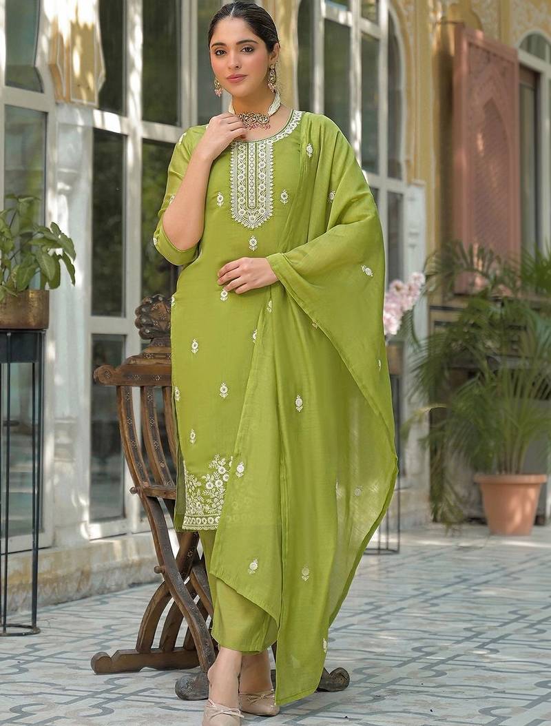 Women Ethnic Motifs Embroidered Regular Thread Work Pure Silk Kurta with Trousers & With Dupatta