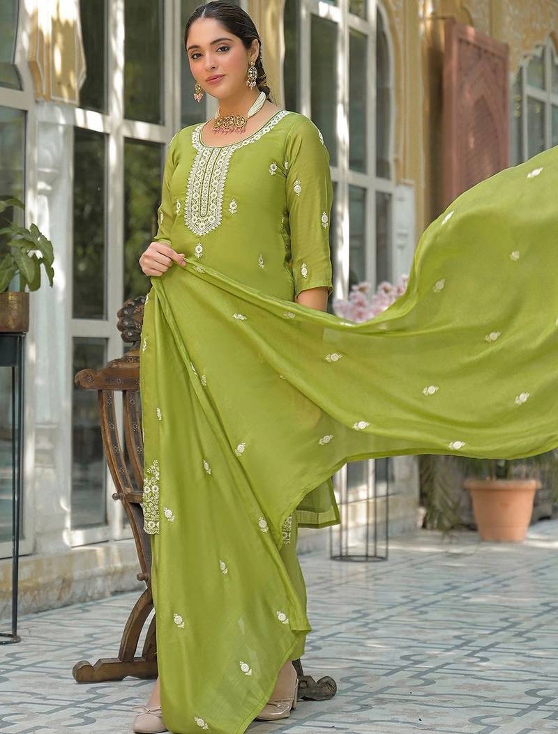 Women Ethnic Motifs Embroidered Regular Thread Work Pure Silk Kurta with Trousers & With Dupatta