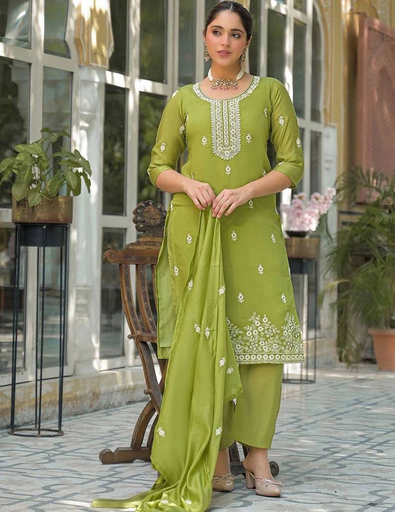 Women Ethnic Motifs Embroidered Regular Thread Work Pure Silk Kurta with Trousers & With Dupatta