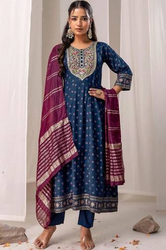 Women Ethnic Motifs Printed Regular Thread Work Kurta with Trousers & With Dupatta