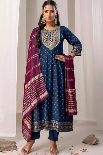 Women Ethnic Motifs Printed Regular Thread Work Kurta with Trousers & With Dupatta