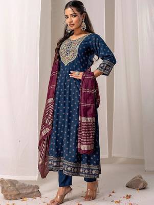 Women Ethnic Motifs Printed Regular Thread Work Kurta with Trousers & With Dupatta 3