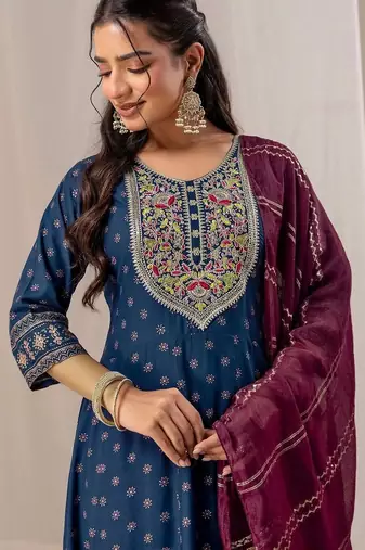 Women Ethnic Motifs Printed Regular Thread Work Kurta with Trousers & With Dupatta