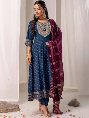 Women Ethnic Motifs Printed Regular Thread Work Kurta with Trousers & With Dupatta 6