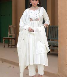 Women Floral Embroidered Empire Thread Work Pure Cotton Kurta with Trousers & With Dupatta