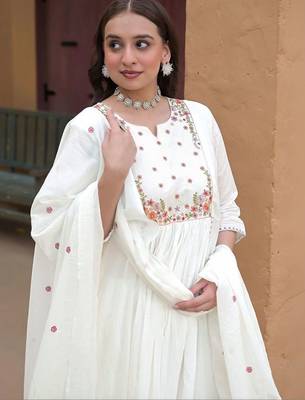 Women Floral Embroidered Empire Thread Work Pure Cotton Kurta with Trousers & With Dupatta 5