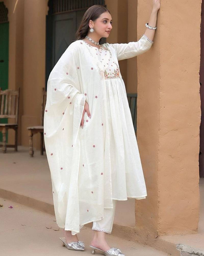 Women Floral Embroidered Empire Thread Work Pure Cotton Kurta with Trousers & With Dupatta