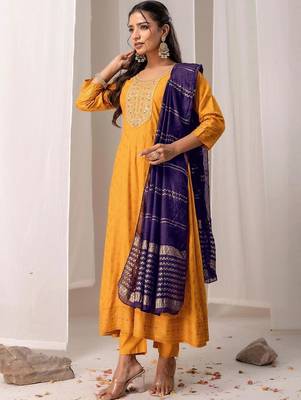 Women Ethnic Motifs Printed Regular Thread Work Kurta with Trousers & With Dupatta 3
