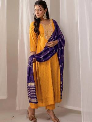 Women Ethnic Motifs Printed Regular Thread Work Kurta with Trousers & With Dupatta 7