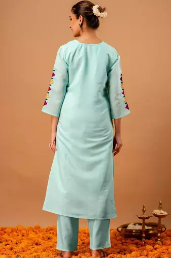 Women Ethnic Motifs Embroidered Regular Thread Work Kurta with Trousers & With Dupatta