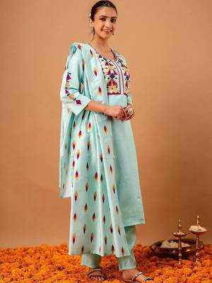 Women Ethnic Motifs Embroidered Regular Thread Work Kurta with Trousers & With Dupatta 3