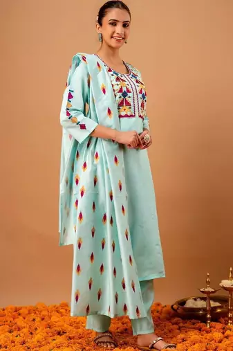 Women Ethnic Motifs Embroidered Regular Thread Work Kurta with Trousers & With Dupatta