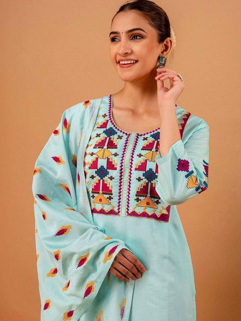 Women Ethnic Motifs Embroidered Regular Thread Work Kurta with Trousers & With Dupatta