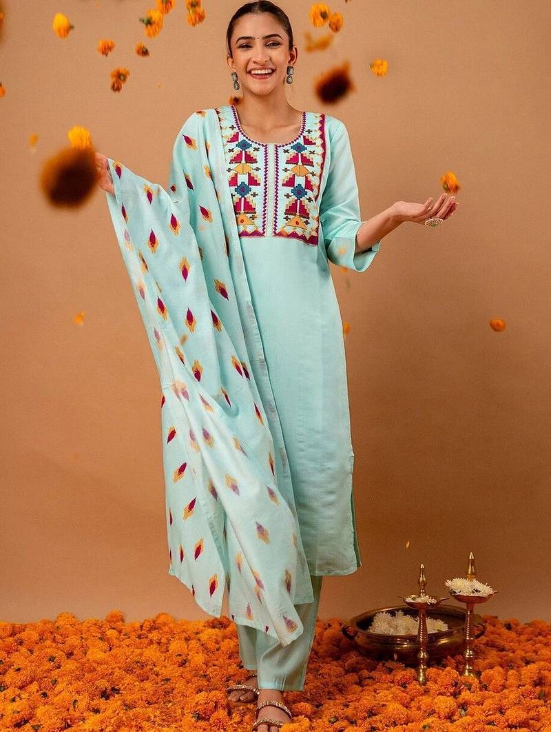 Women Ethnic Motifs Embroidered Regular Thread Work Kurta with Trousers & With Dupatta