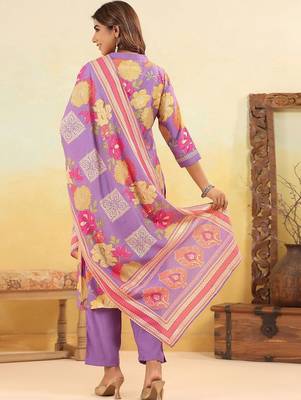 Women Floral Printed Regular Pure Silk Kurta with Trousers & With Dupatta 3