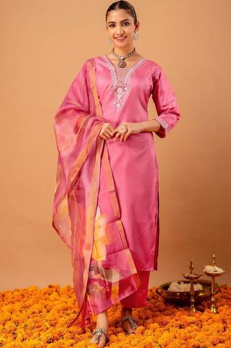 Women Floral Embroidered Regular Thread Work Kurta with Trousers & With Dupatta