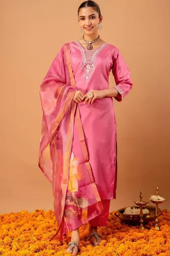 Women Floral Embroidered Regular Thread Work Kurta with Trousers & With Dupatta