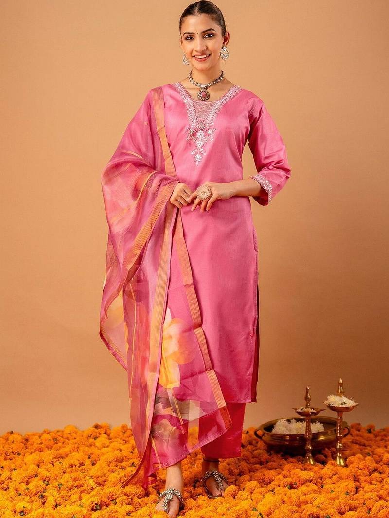 Women Floral Embroidered Regular Thread Work Kurta with Trousers & With Dupatta