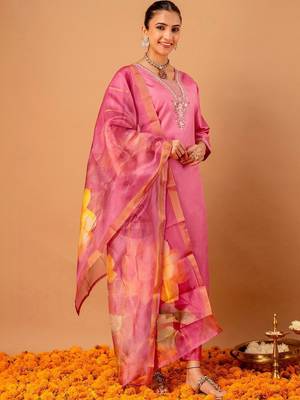 Women Floral Embroidered Regular Thread Work Kurta with Trousers & With Dupatta 4