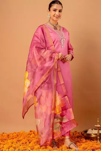 Women Floral Embroidered Regular Thread Work Kurta with Trousers & With Dupatta