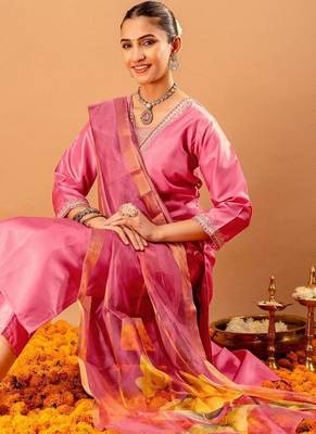 Women Floral Embroidered Regular Thread Work Kurta with Trousers & With Dupatta 5
