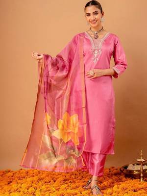 Women Floral Embroidered Regular Thread Work Kurta with Trousers & With Dupatta 6