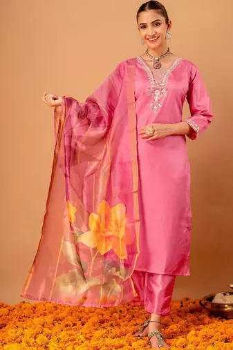 Women Floral Embroidered Regular Thread Work Kurta with Trousers & With Dupatta