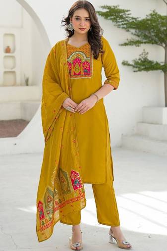 Women Ethnic Motifs Embroidered Regular Kurta with Trousers & With Dupatta