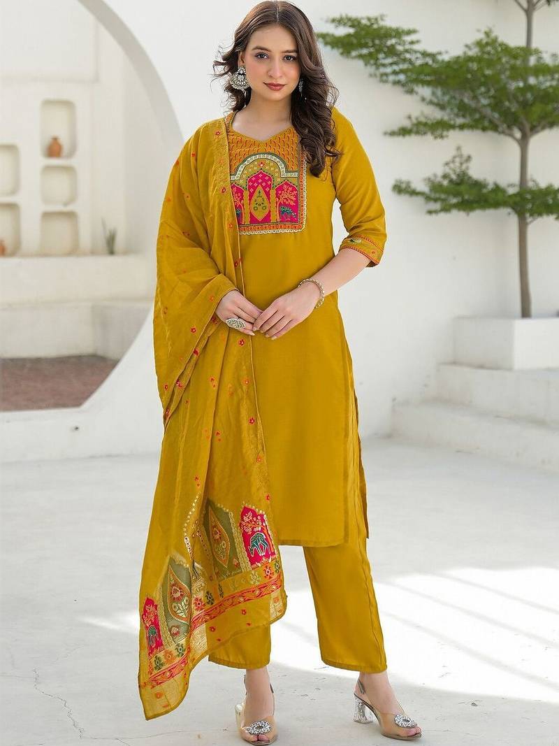 Women Ethnic Motifs Embroidered Regular Kurta with Trousers & With Dupatta