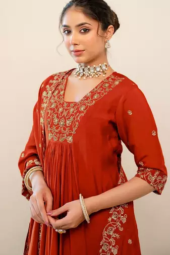 Women Ethnic Motifs Embroidered Empire Thread Work Kurta with Trousers & With Dupatta