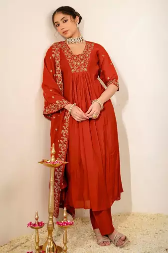 Women Ethnic Motifs Embroidered Empire Thread Work Kurta with Trousers & With Dupatta