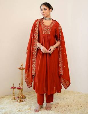Women Ethnic Motifs Embroidered Empire Thread Work Kurta with Trousers & With Dupatta 7