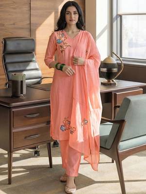 Women Floral Embroidered Regular Thread Work Kurta with Trousers & With Dupatta 1