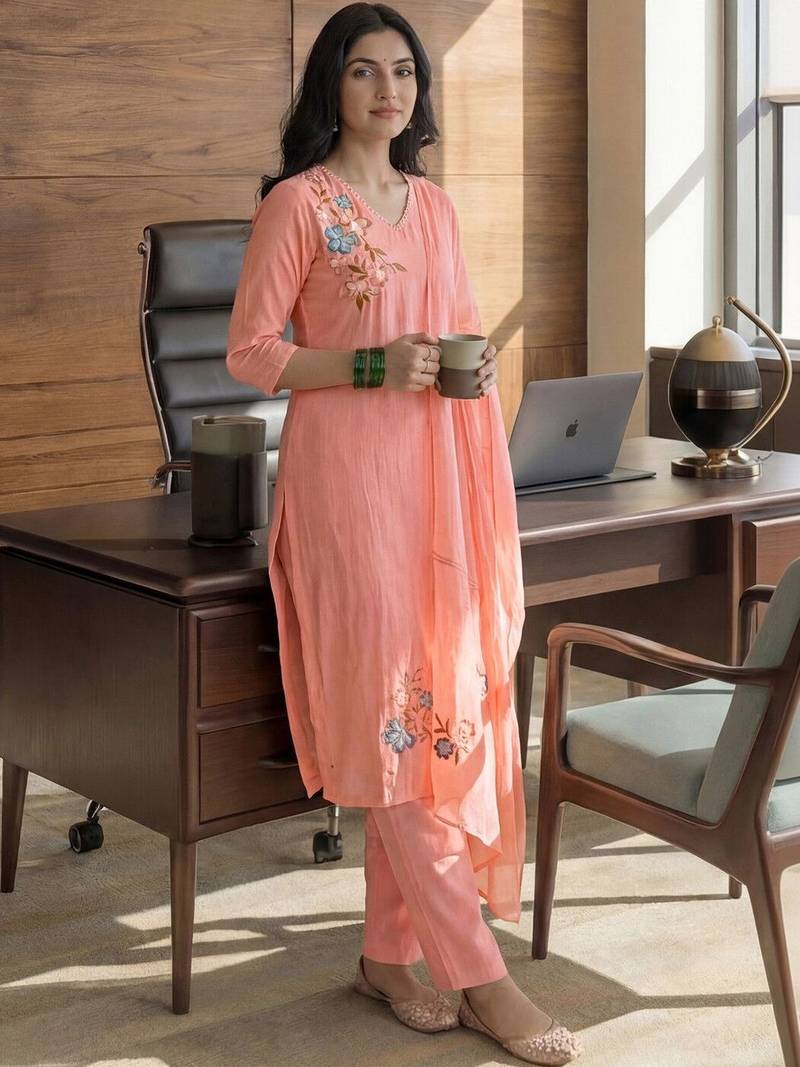 Women Floral Embroidered Regular Thread Work Kurta with Trousers & With Dupatta
