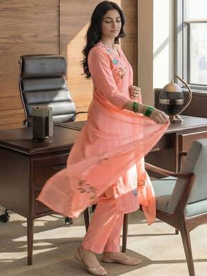 Women Floral Embroidered Regular Thread Work Kurta with Trousers & With Dupatta 5